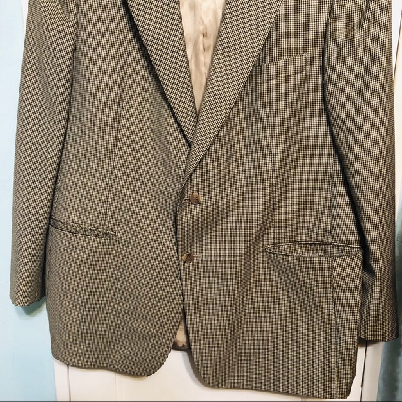 Men’s Brooks Brothers Checkered Beige Blazer - Picture 3 of 8